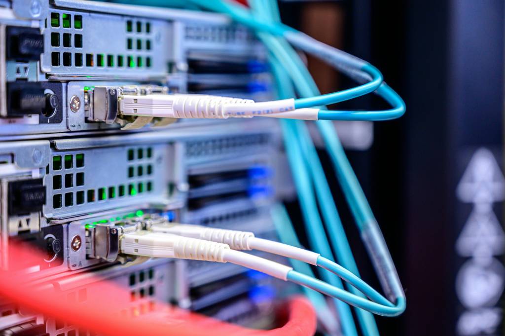 Pourquoi les travaux fibre accélèrent la connectivité des territoires bretons
